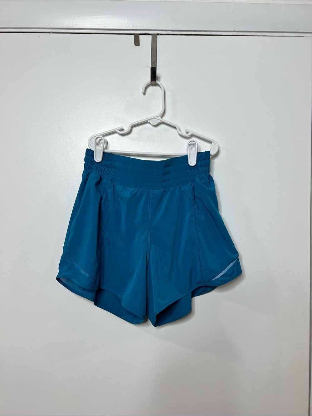 lululemon Size 4 Running Shorts Womens Hotty Hot High-Rise Electric Turquoise 4”